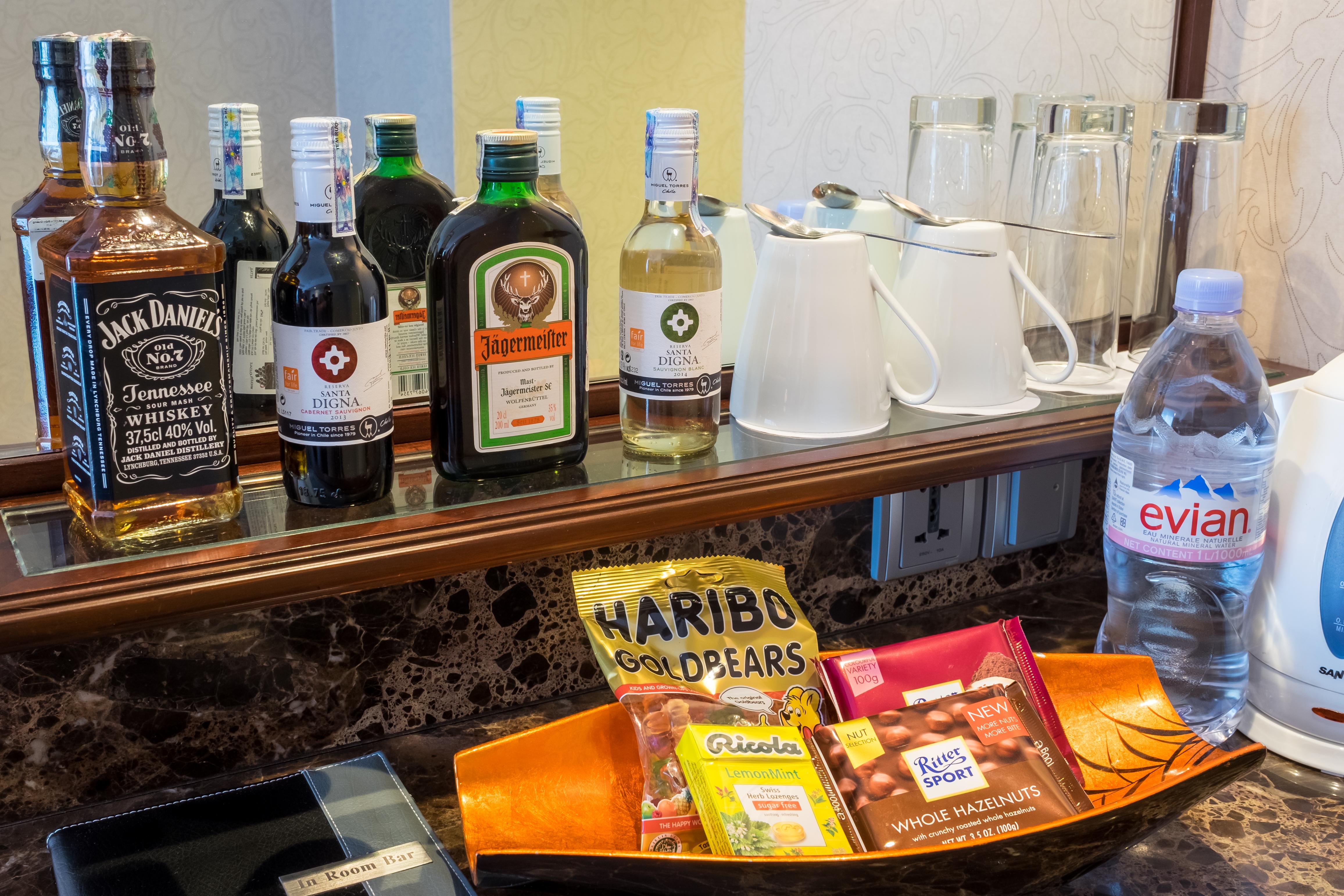 Eastin Grand Hotel Saigon Ho Chi Minh-Byen Eksteriør billede A typical hotel minibar