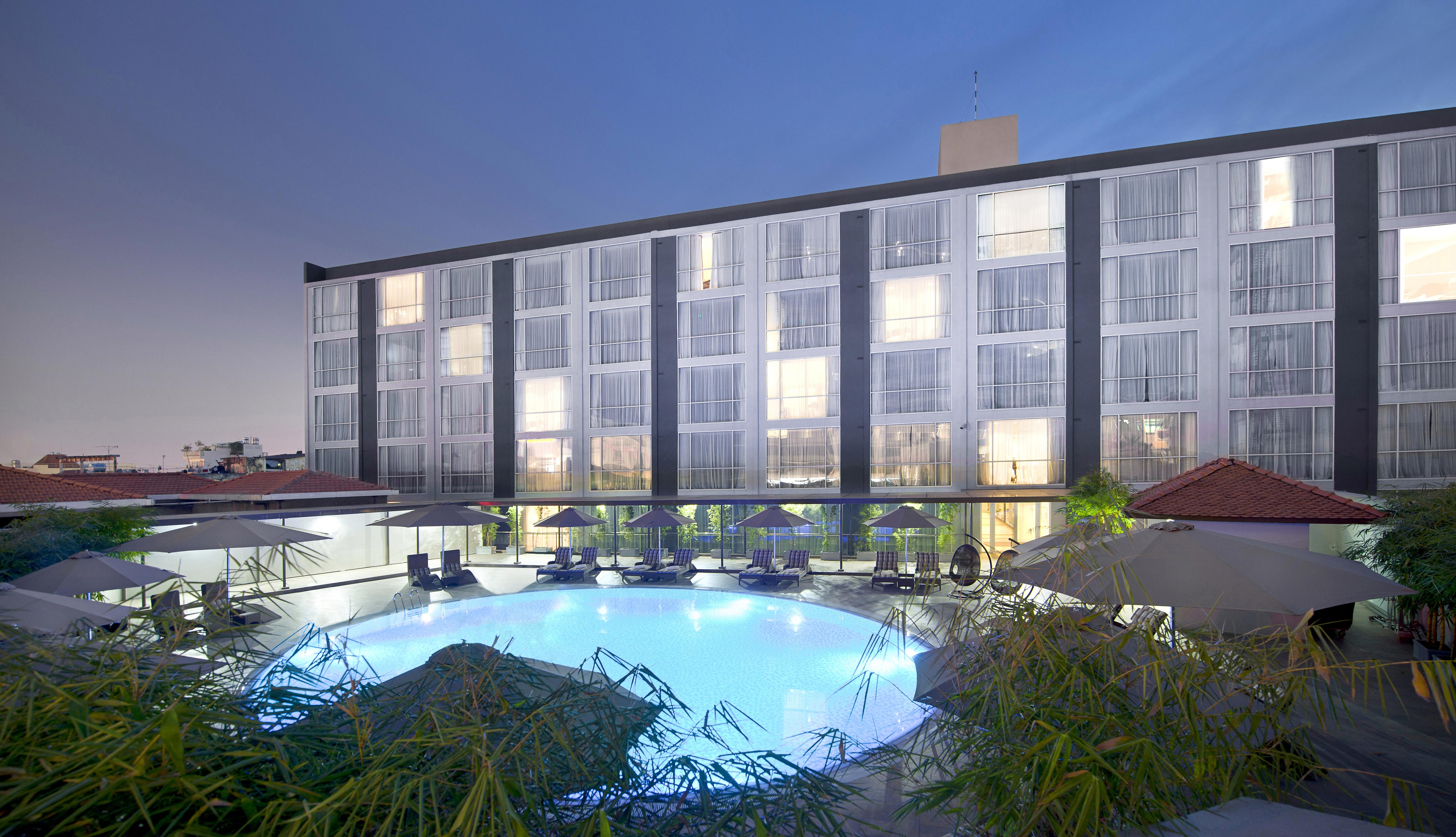 Eastin Grand Hotel Saigon Ho Chi Minh-Byen Eksteriør billede The hotel's swimming pool