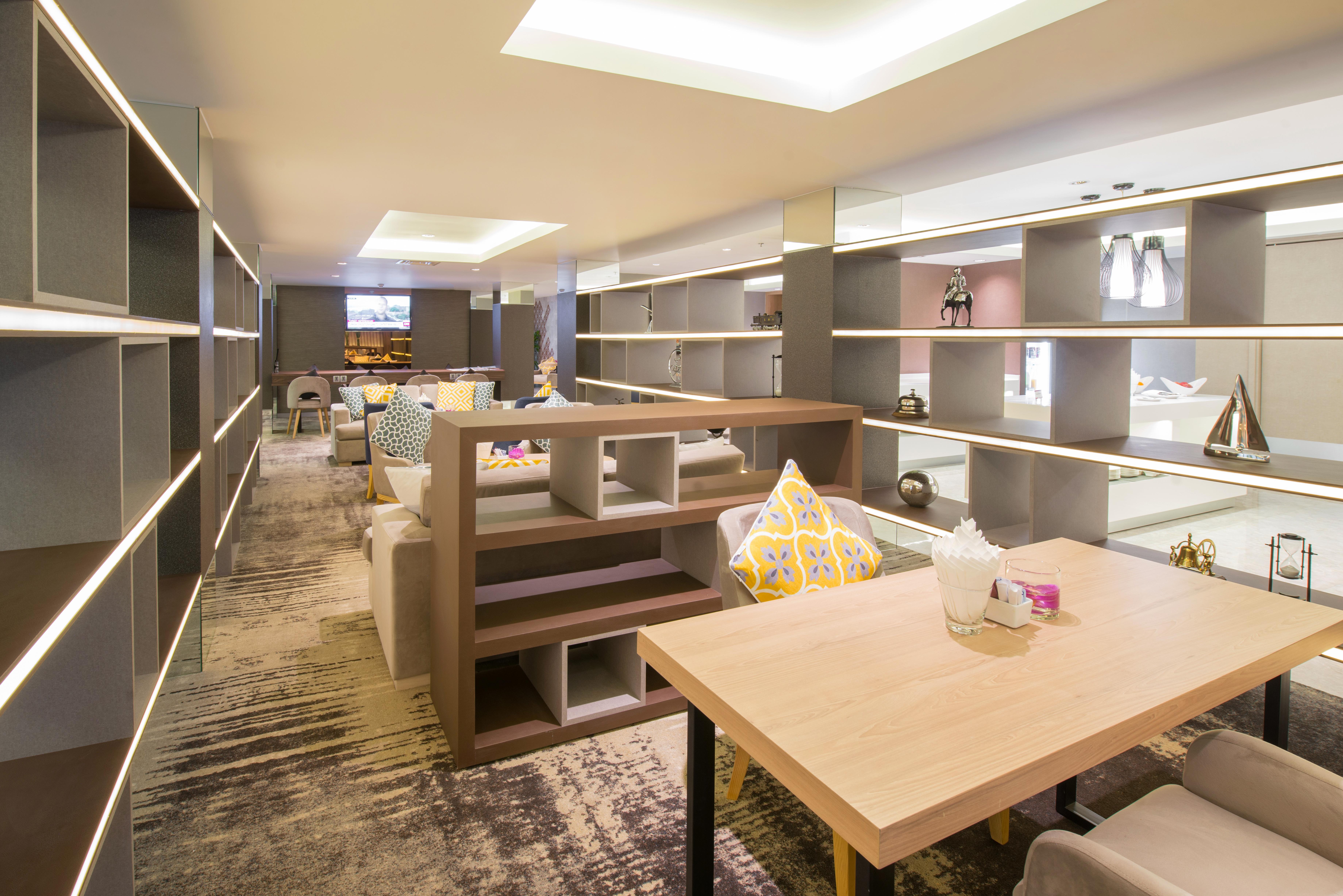 Eastin Grand Hotel Saigon Ho Chi Minh-Byen Eksteriør billede The lounge at the airport