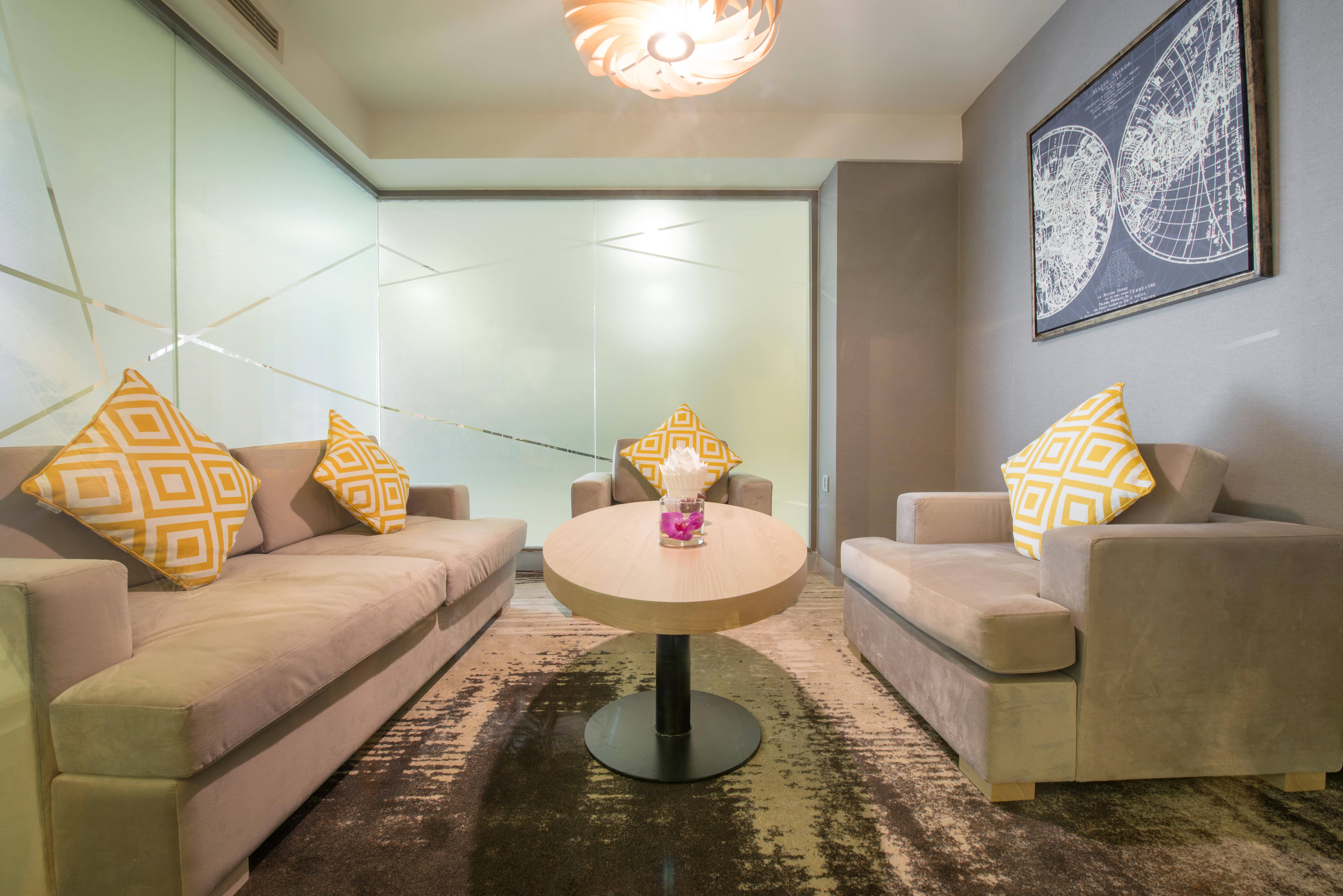 Eastin Grand Hotel Saigon Ho Chi Minh-Byen Eksteriør billede The private lounge at the airport