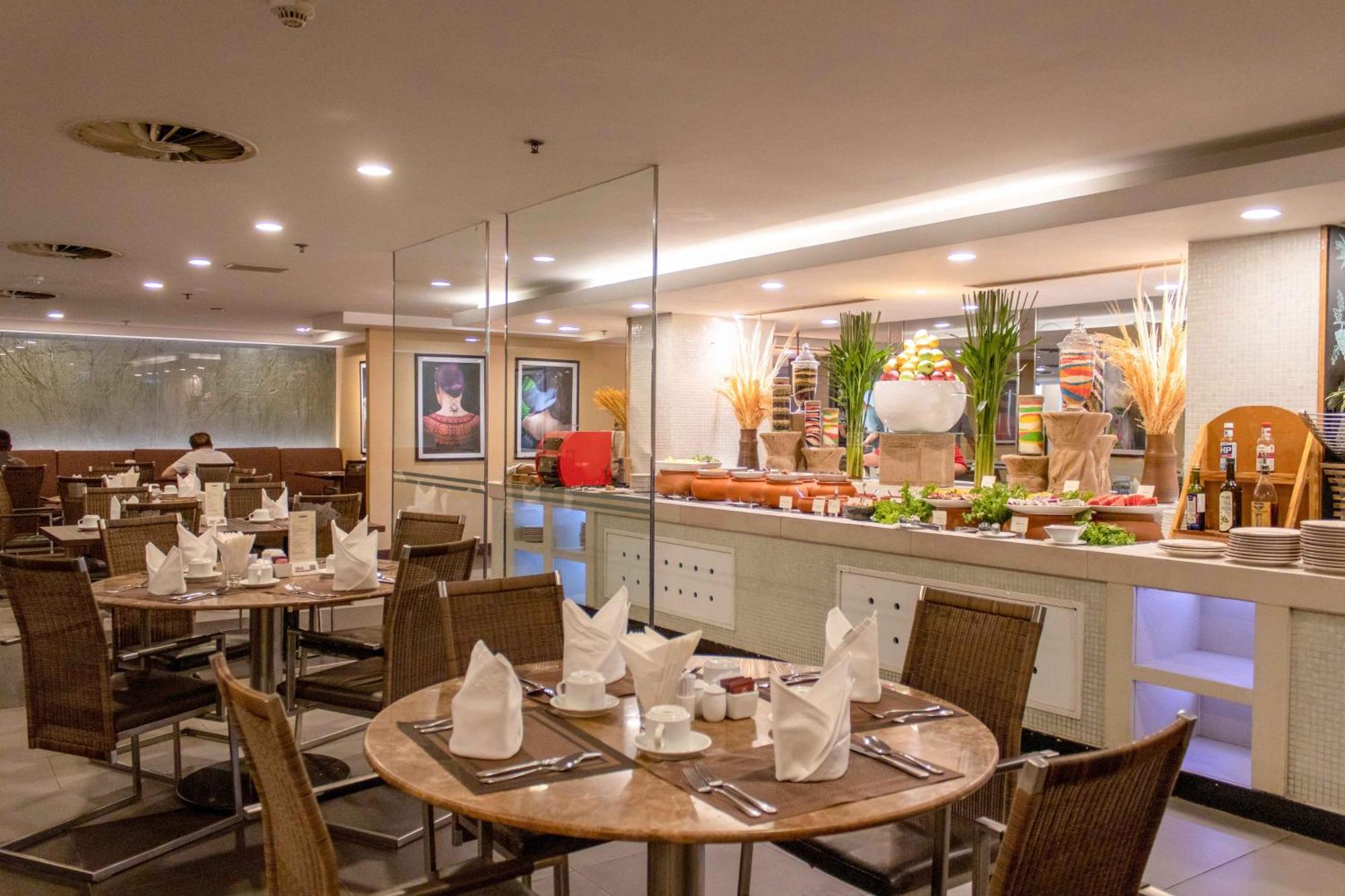 Eastin Grand Hotel Saigon Ho Chi Minh-Byen Eksteriør billede The restaurant